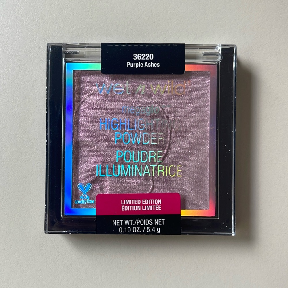 wet n wild megaglo Highlighting Powder in Purple Ashes Limited Edition